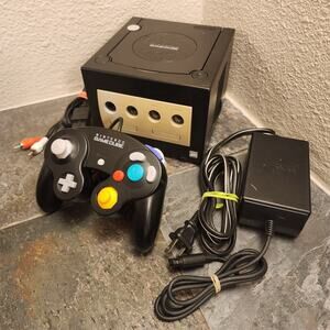 Hardware - Gamecube System (Black) w/ 1 Pad & Cables - Nintendo